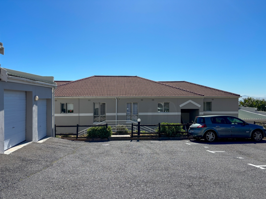 1 Bedroom Property for Sale in Vredehoek Western Cape